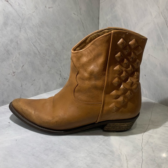 Zara leather tan western ankle boot with covered distressed studs size 40 - Picture 2 of 9